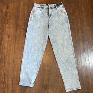 Hollister Light Wash Ultra High-Rise Mom Jeans 5L / Waist 27 Length 29